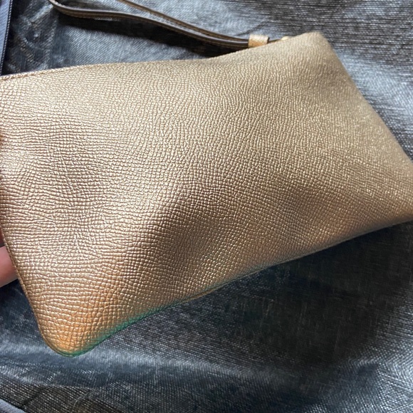 Coach crossgrain metallic pale gold large corner zip Wristlet - Picture 2 of 5